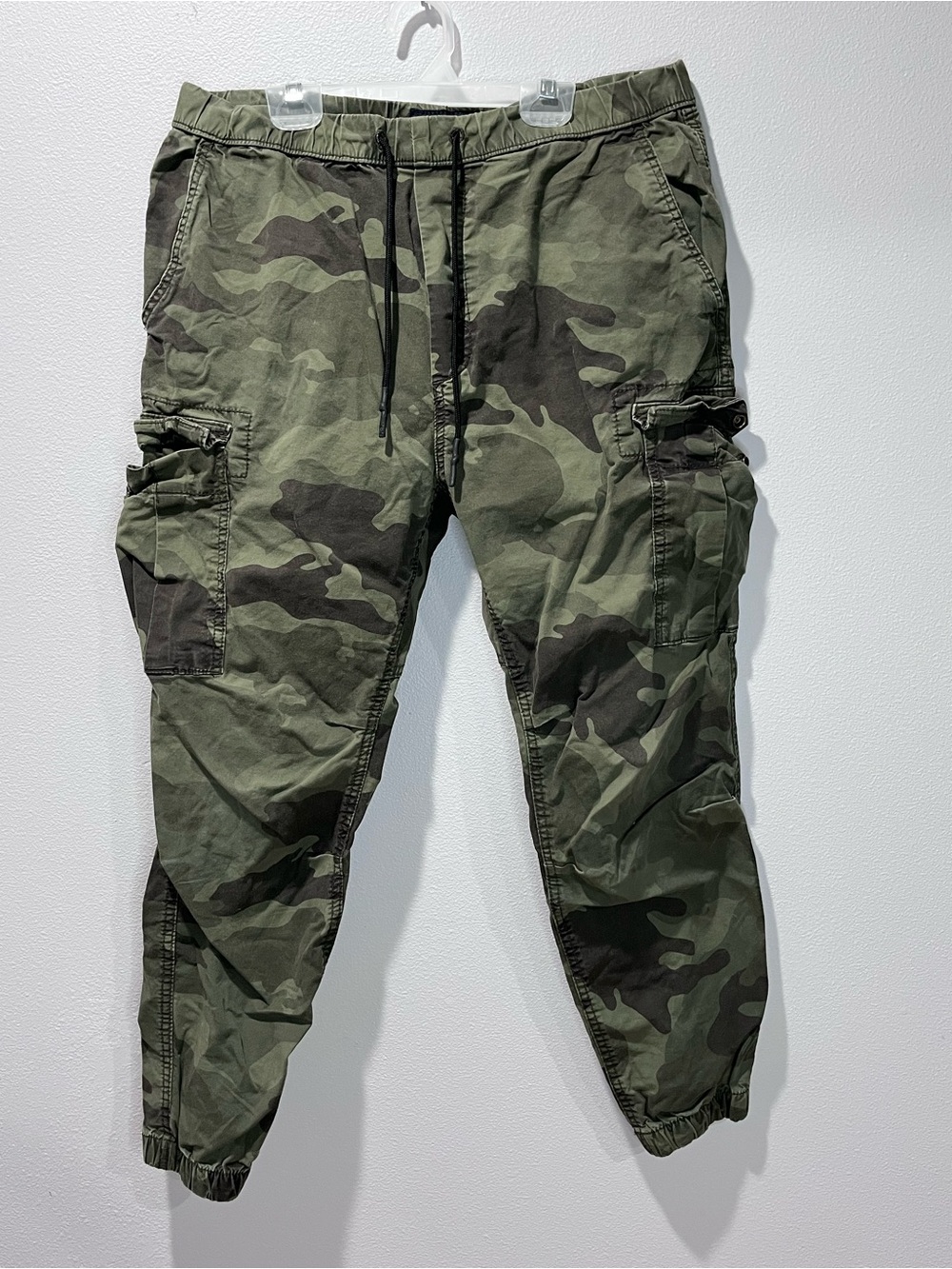 American Eagle Outfitters Olive Camo Cargo Joggers